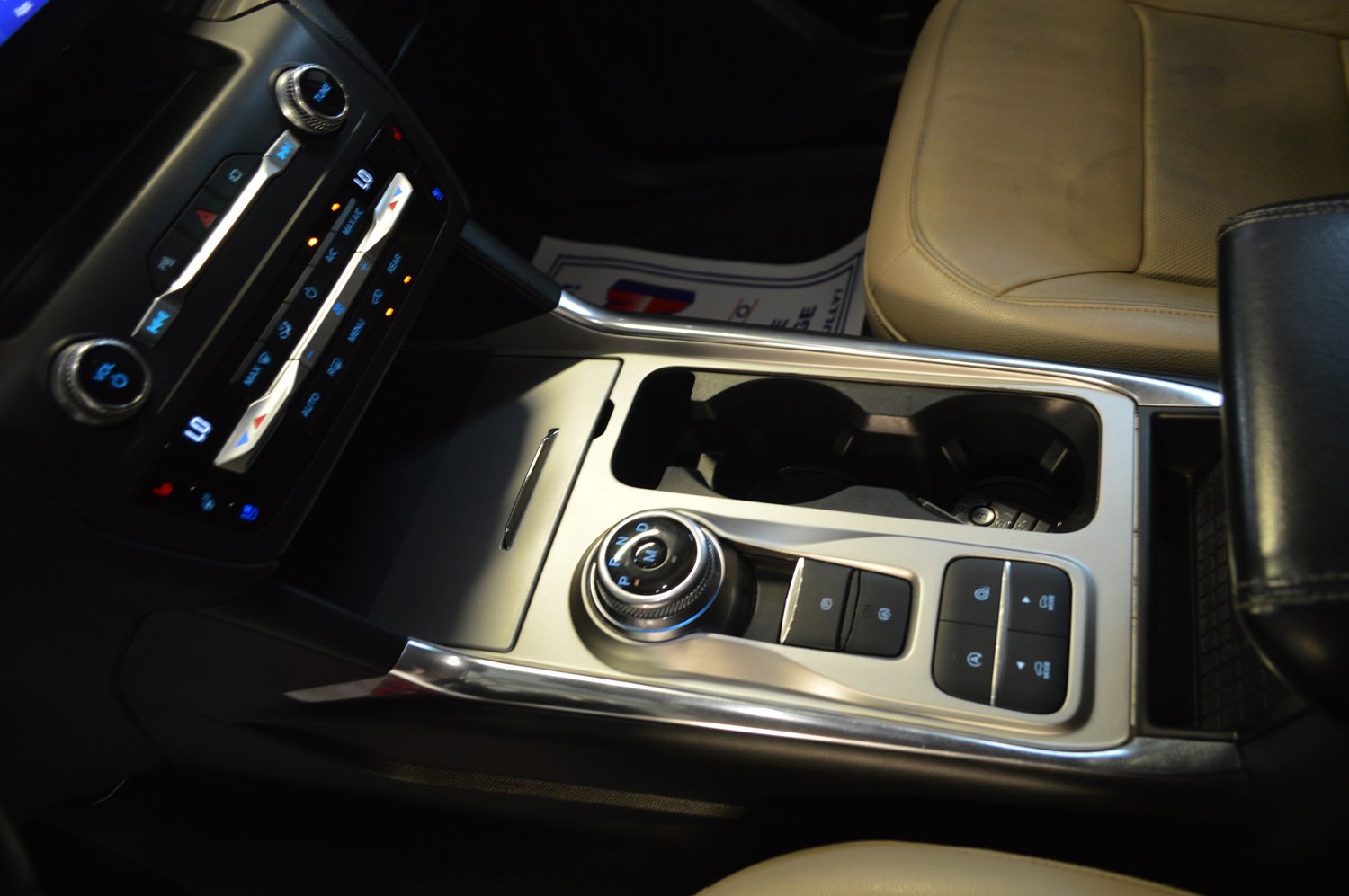 Used 2020 Ford Explorer Limited w/ Class III Trailer Tow Package image 21