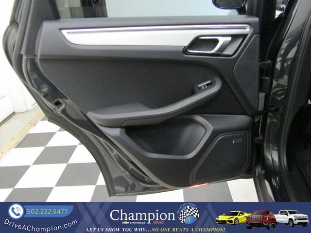 Used 2020 Porsche Macan AWD/4WD image 18