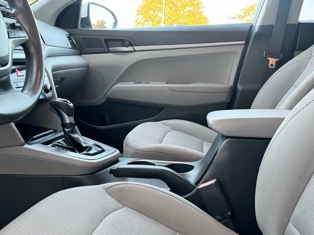 Used 2017 Hyundai Elantra SE image 13