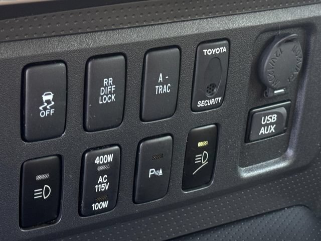 Used 2012 Toyota FJ Cruiser 4WD image 18