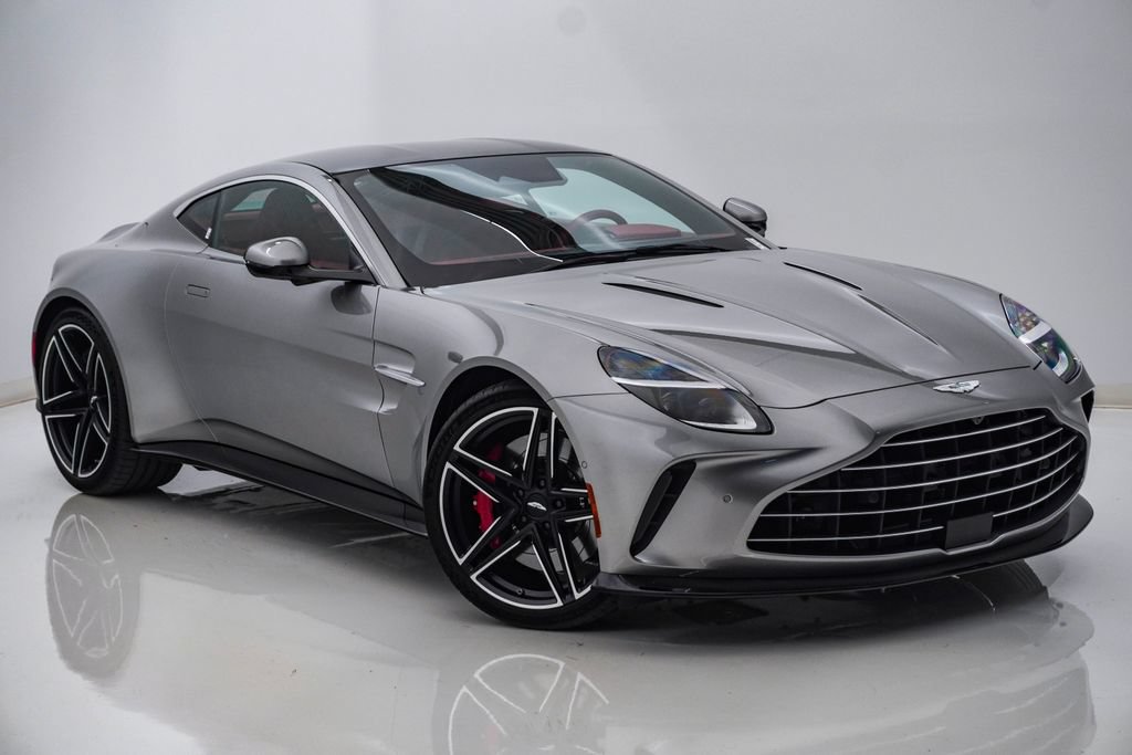 Used 2025 Aston Martin V8 Vantage Roadster RWD image 3