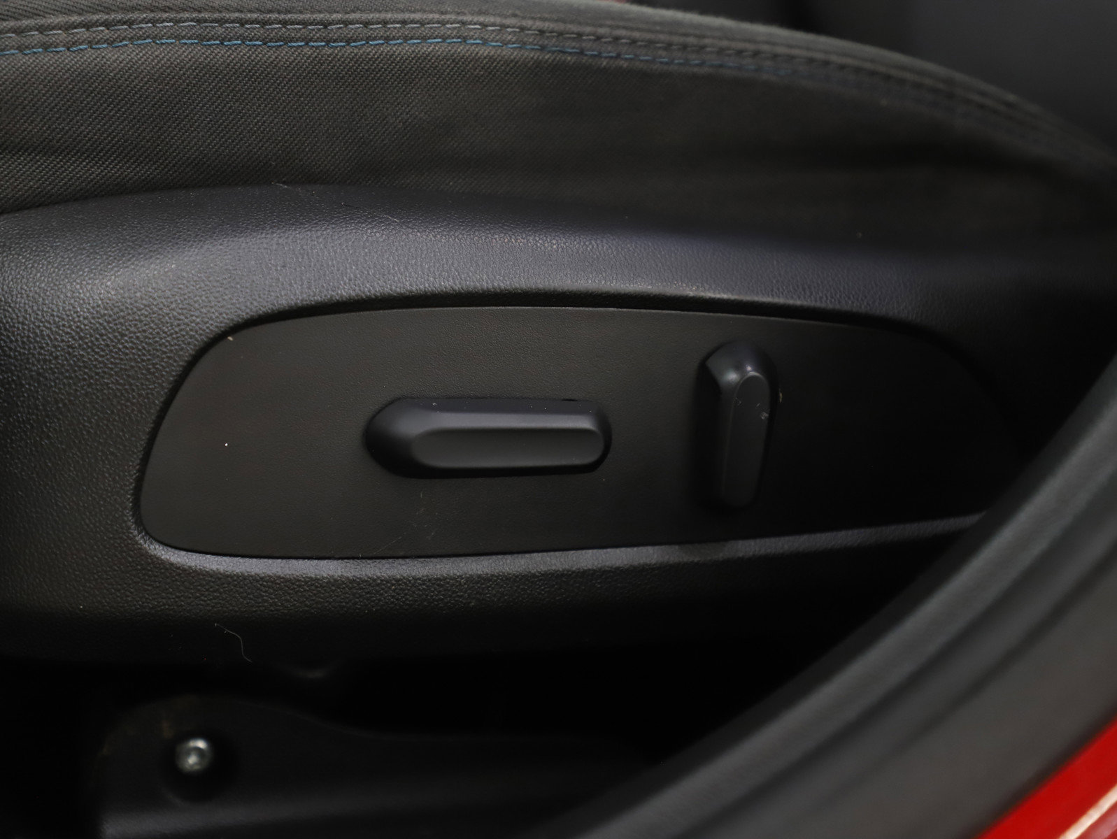 Used 2017 Chevrolet Cruze LT w/ Sun And Sound Package image 28