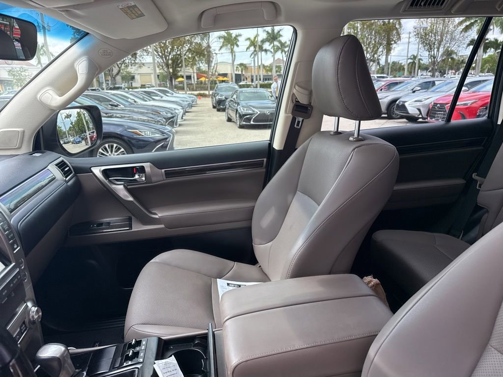 Used 2020 Lexus GX 460 Premium w/ Premium Package AWD/4WD image 17