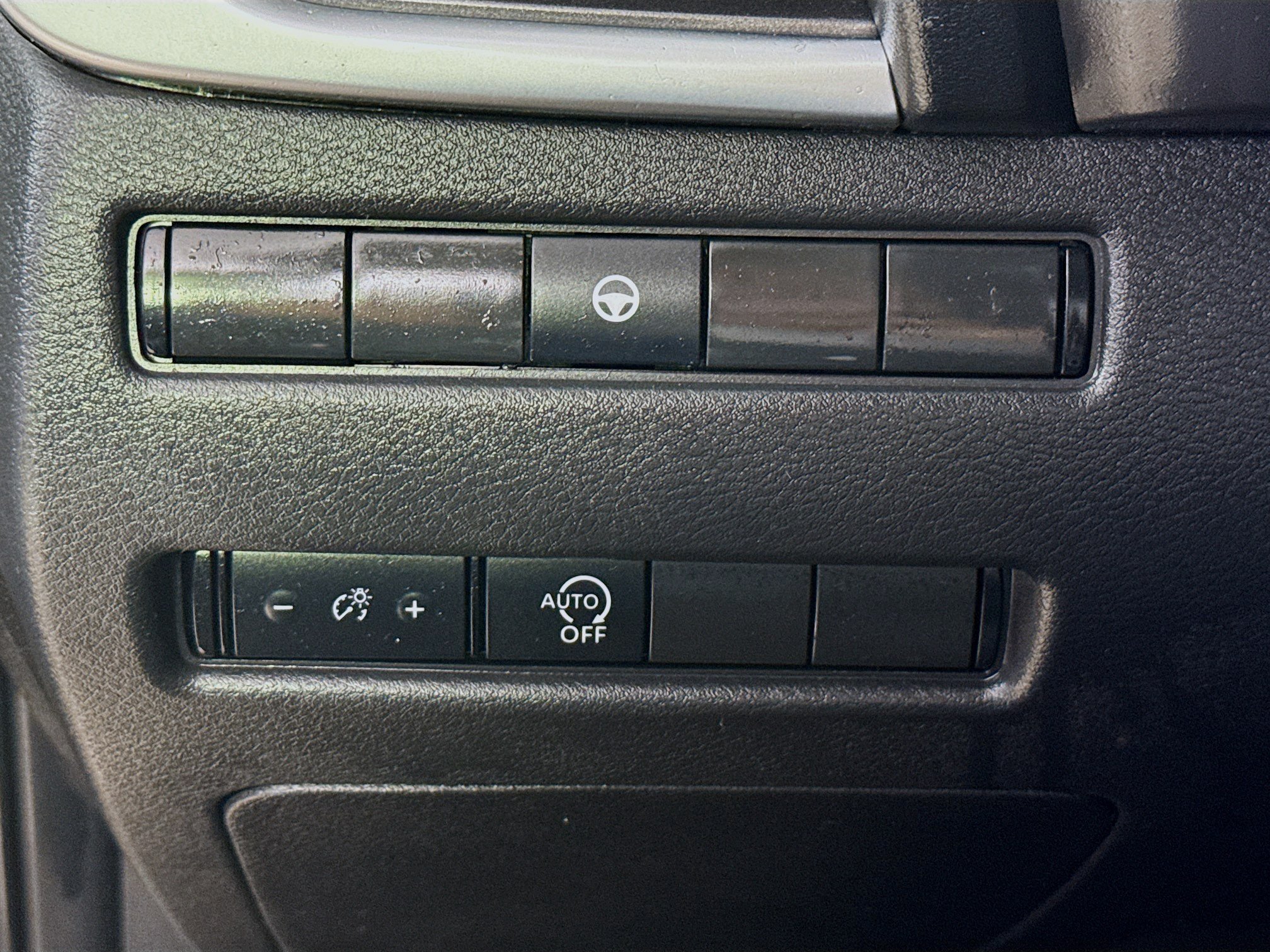 Used 2023 Nissan Rogue SV AWD/4WD image 9