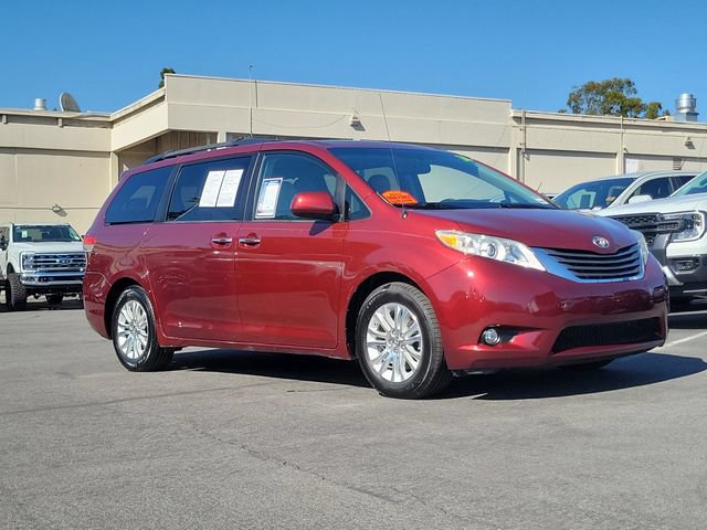Used 2014 Toyota Sienna XLE FWD image 36