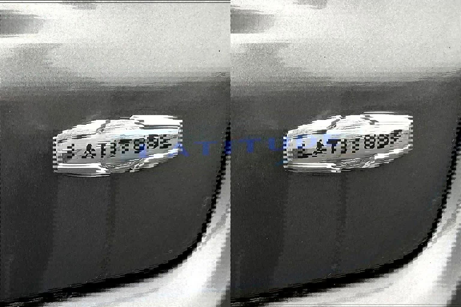 Used 2024 Jeep Compass Latitude image 12