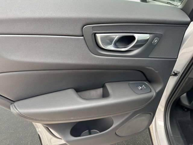 Used 2024 Volvo XC60 B5 Core image 9