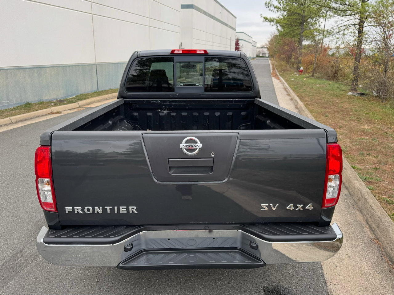 Used 2012 Nissan Frontier SV image 9