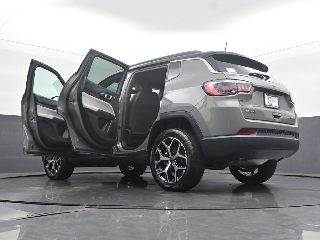 New 2026 Jeep Compass Limited w/ Sun, Sound & Navigation Group AWD/4WD image 57