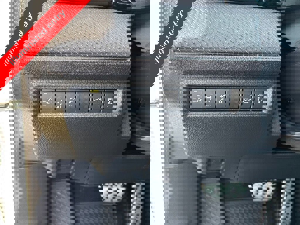 Used 2025 Toyota Camry SE w/ Convenience Package image 18