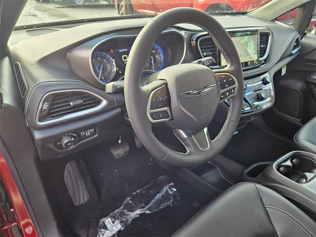 New 2026 Chrysler Pacifica Select image 13