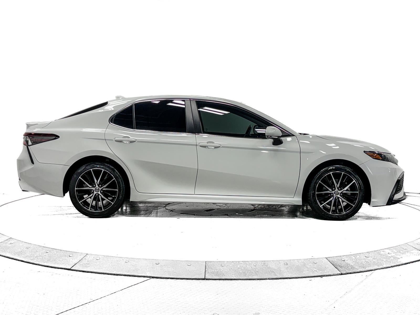 Used 2023 Toyota Camry SE FWD image 12