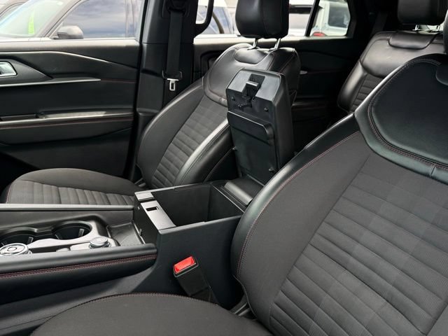 Used 2025 Ford Explorer ST-Line AWD/4WD image 32