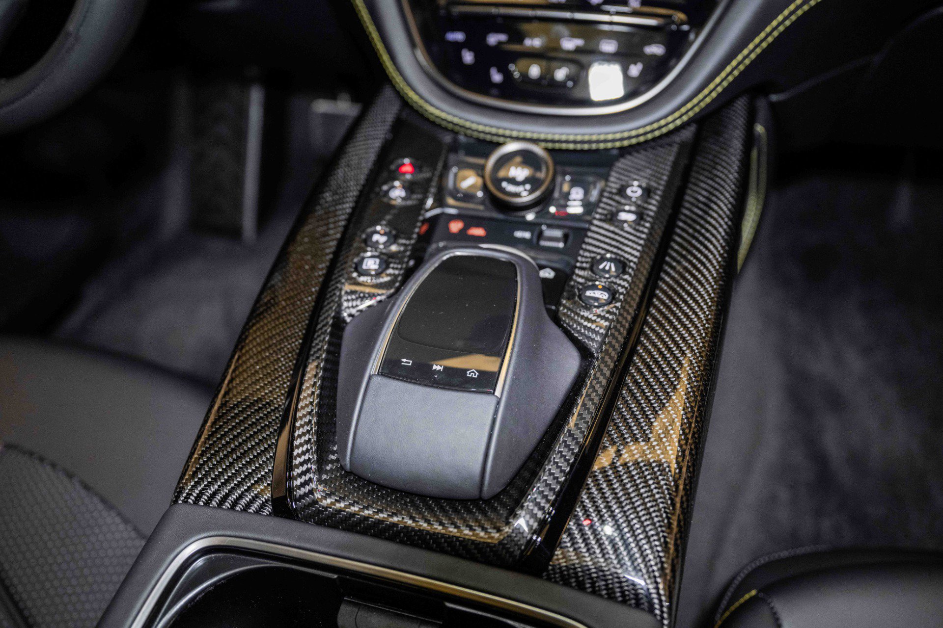 Used 2024 Aston Martin DBX 707 image 34