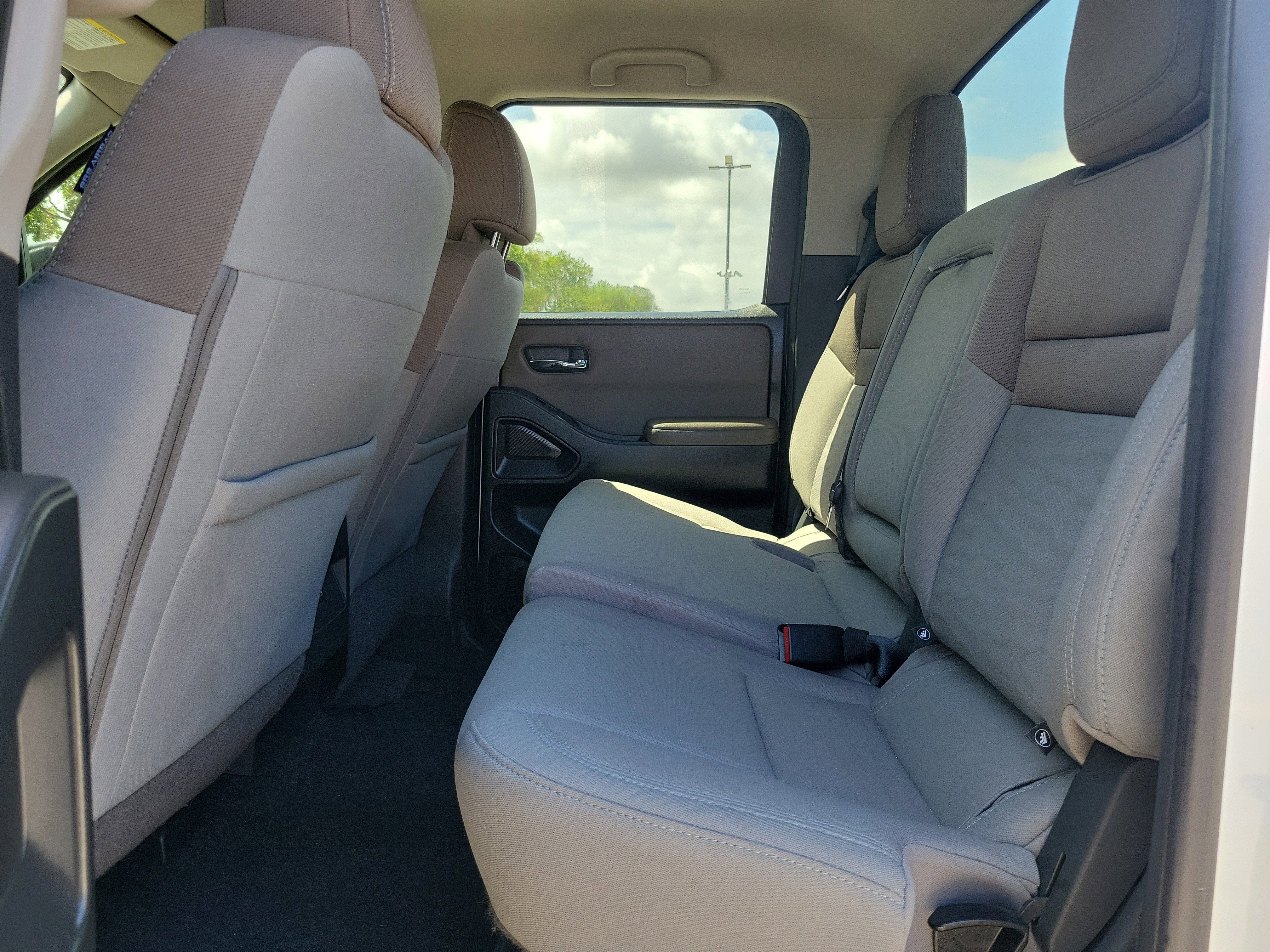 Used 2022 Nissan Frontier SV image 9