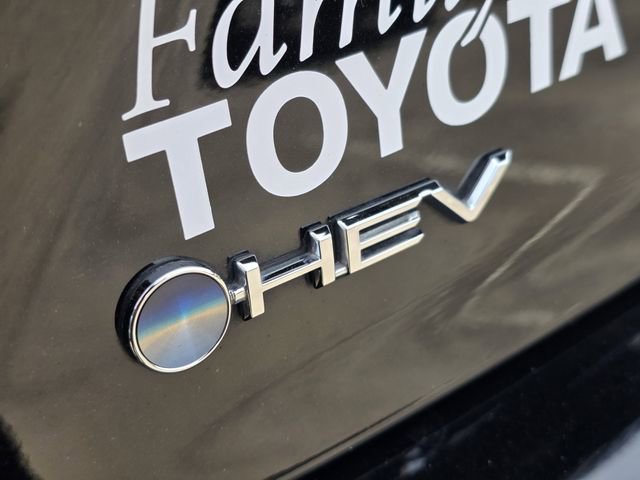 Used 2025 Toyota Camry XSE w/ Premium Package image 9