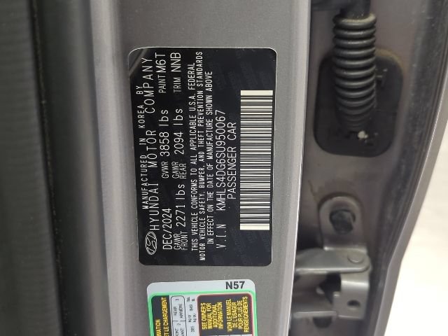 Used 2025 Hyundai Elantra SEL FWD image 31
