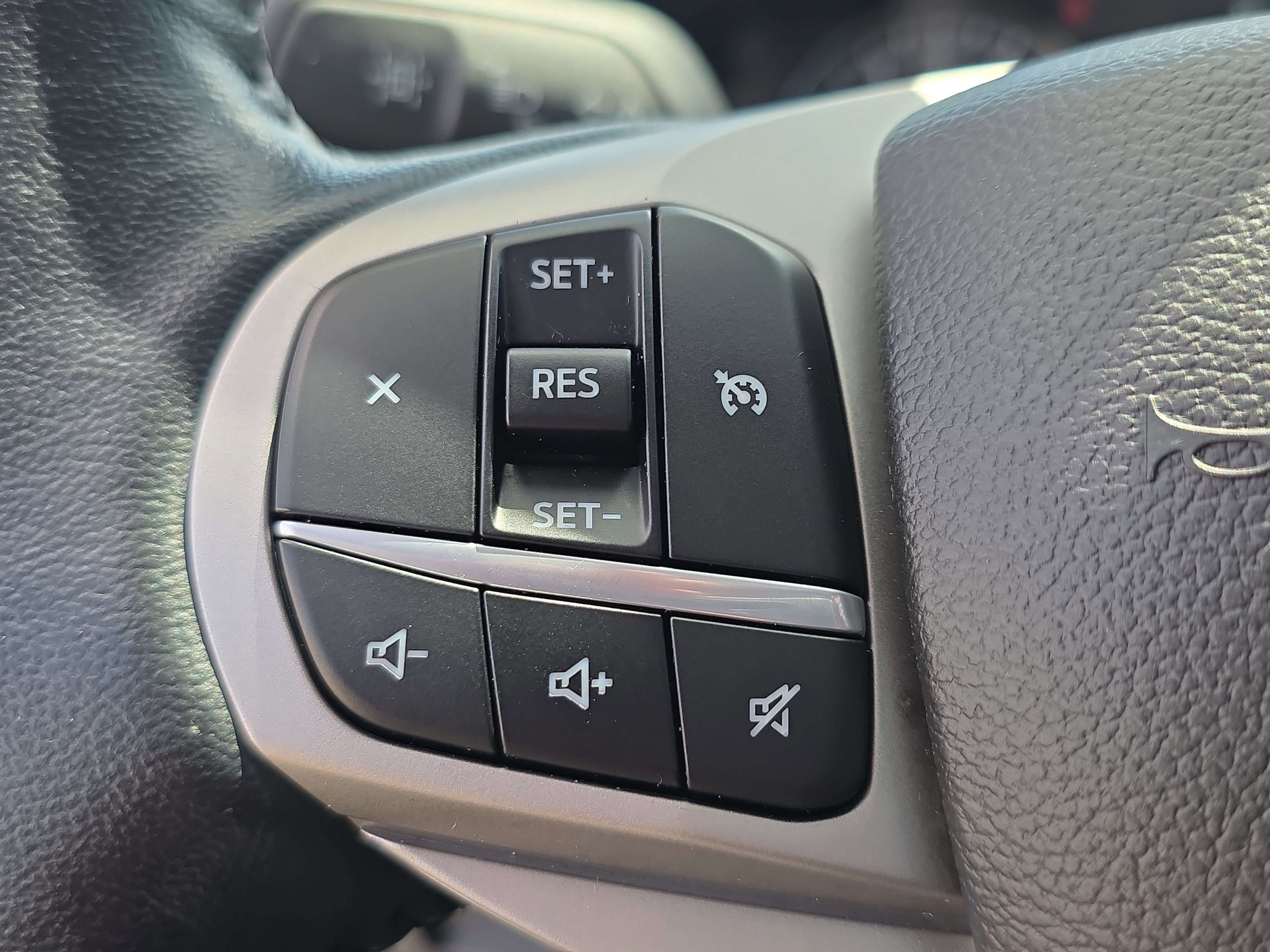 Used 2022 Ford Explorer XLT w/ Equipment Group 202A RWD image 31