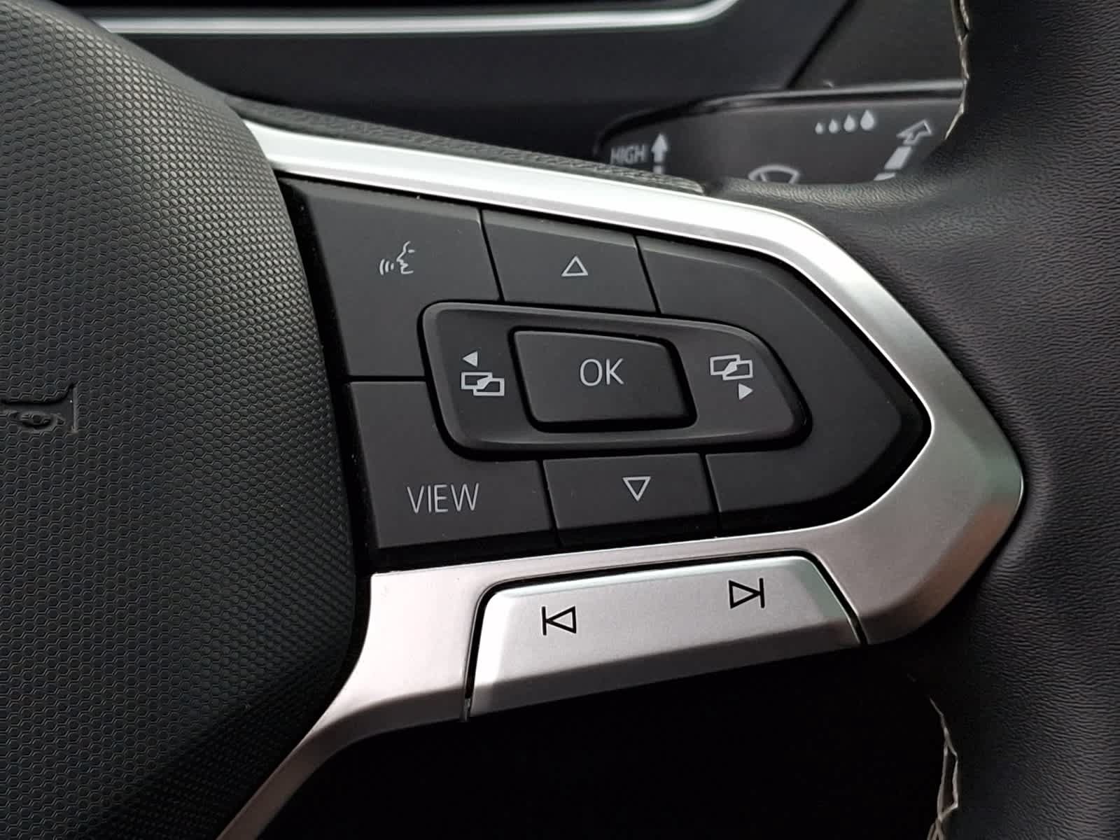 Used 2023 Volkswagen Tiguan SE w/ Panoramic Sunroof Package AWD/4WD image 19