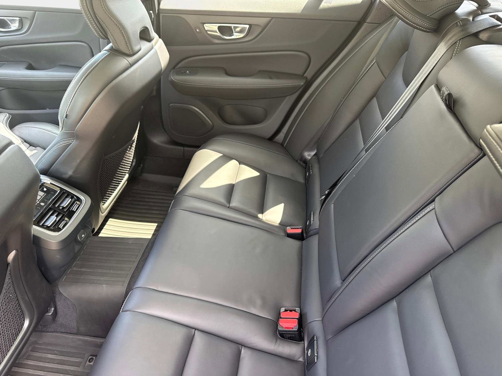 Used 2025 Volvo V60 B5 Cross Country Ultra w/ Climate Package image 14