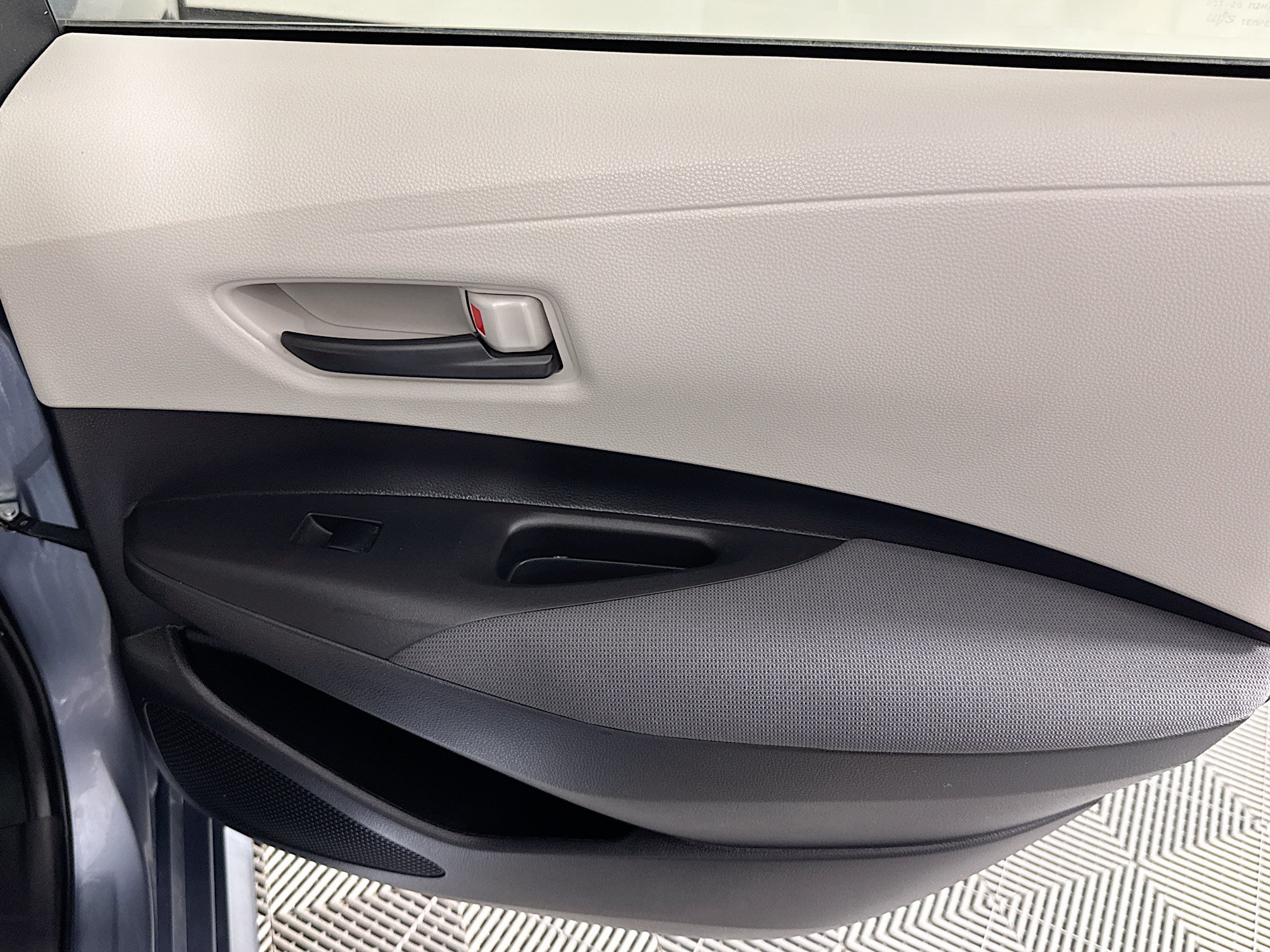 Used 2022 Toyota Corolla LE FWD image 26