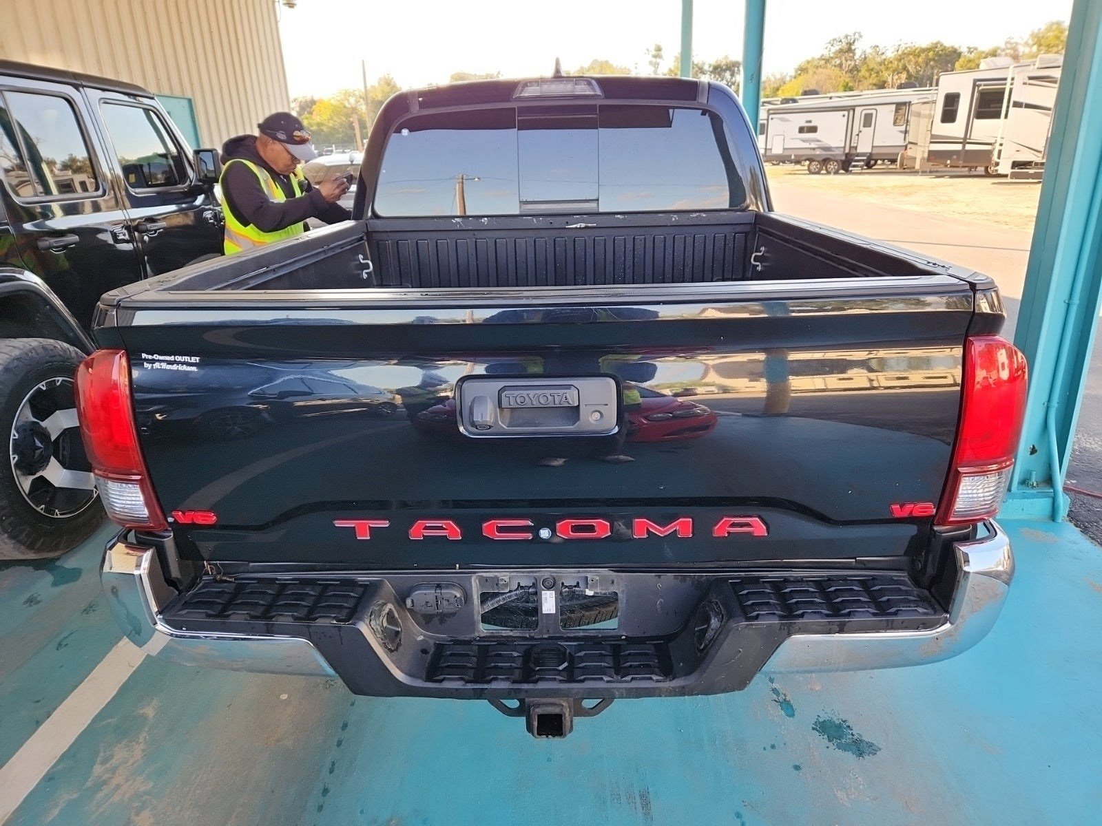 Used 2019 Toyota Tacoma Limited image 8