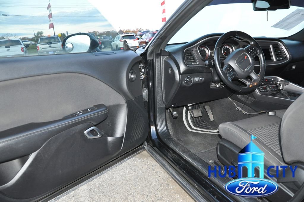 Used 2019 Dodge Challenger SXT image 11
