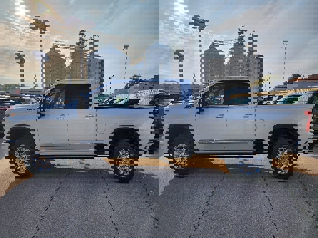 Used 2024 Chevrolet Silverado 2500 High Country w/ Technology Package image 2