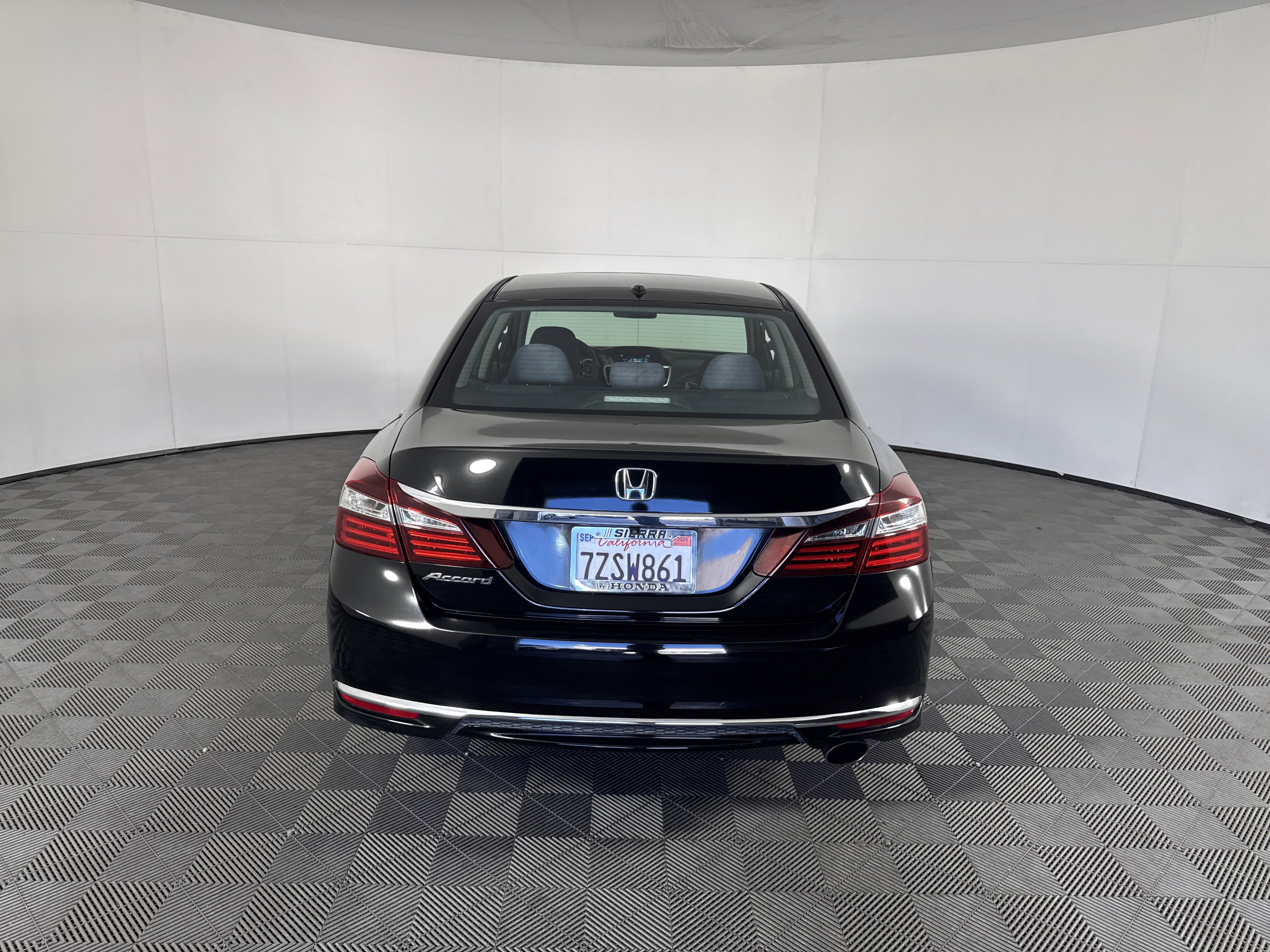 Used 2017 Honda Accord EX image 5