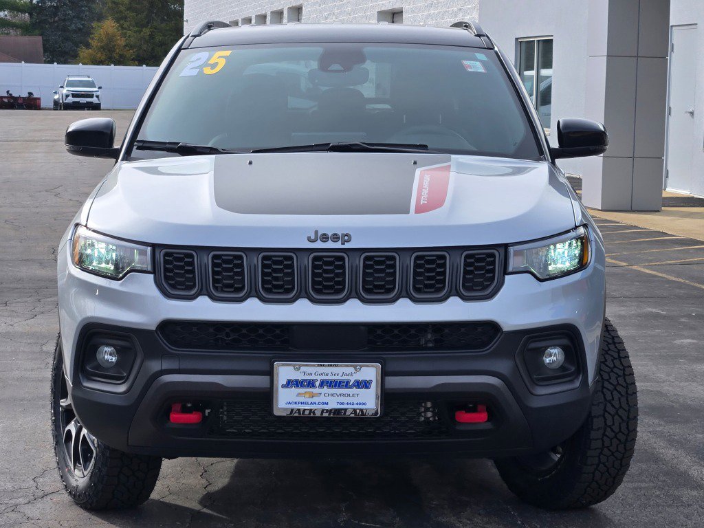 Used 2025 Jeep Compass Trailhawk image 4