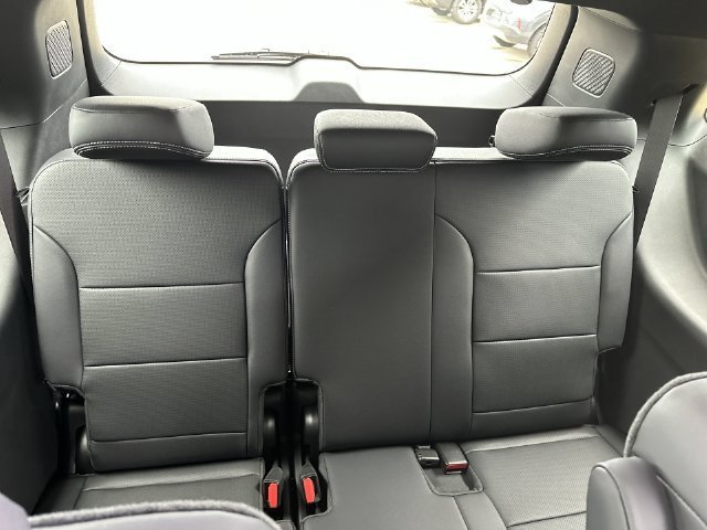 New 2027 Chevrolet Traverse LT FWD image 31