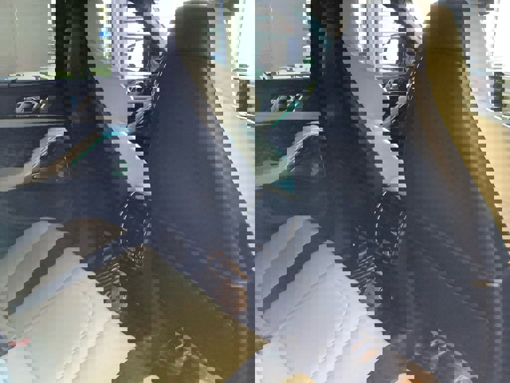 Used 2021 BMW X6 M w/ Competition Package image 17