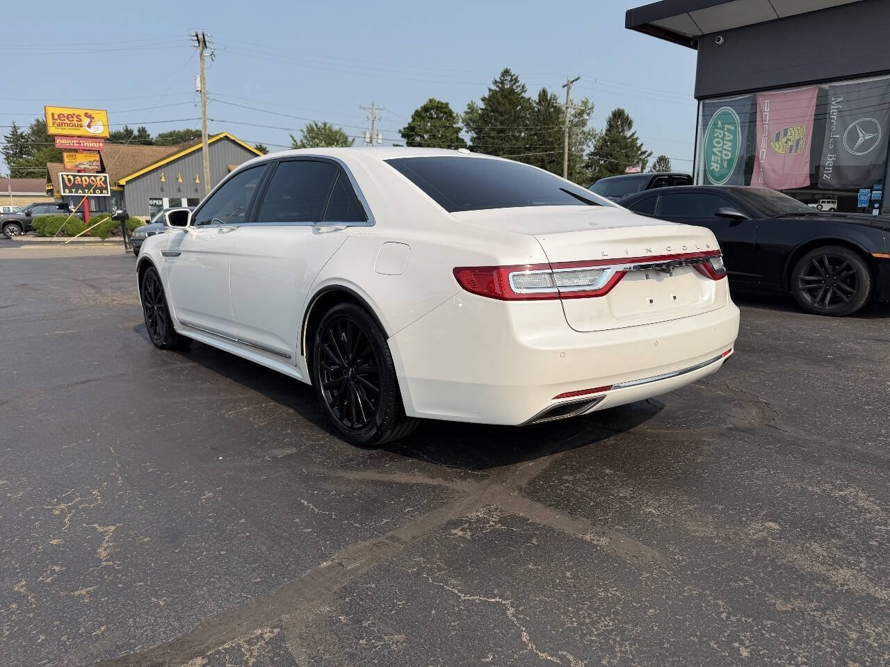 Used 2017 Lincoln Continental Select w/ Climate Package FWD image 4