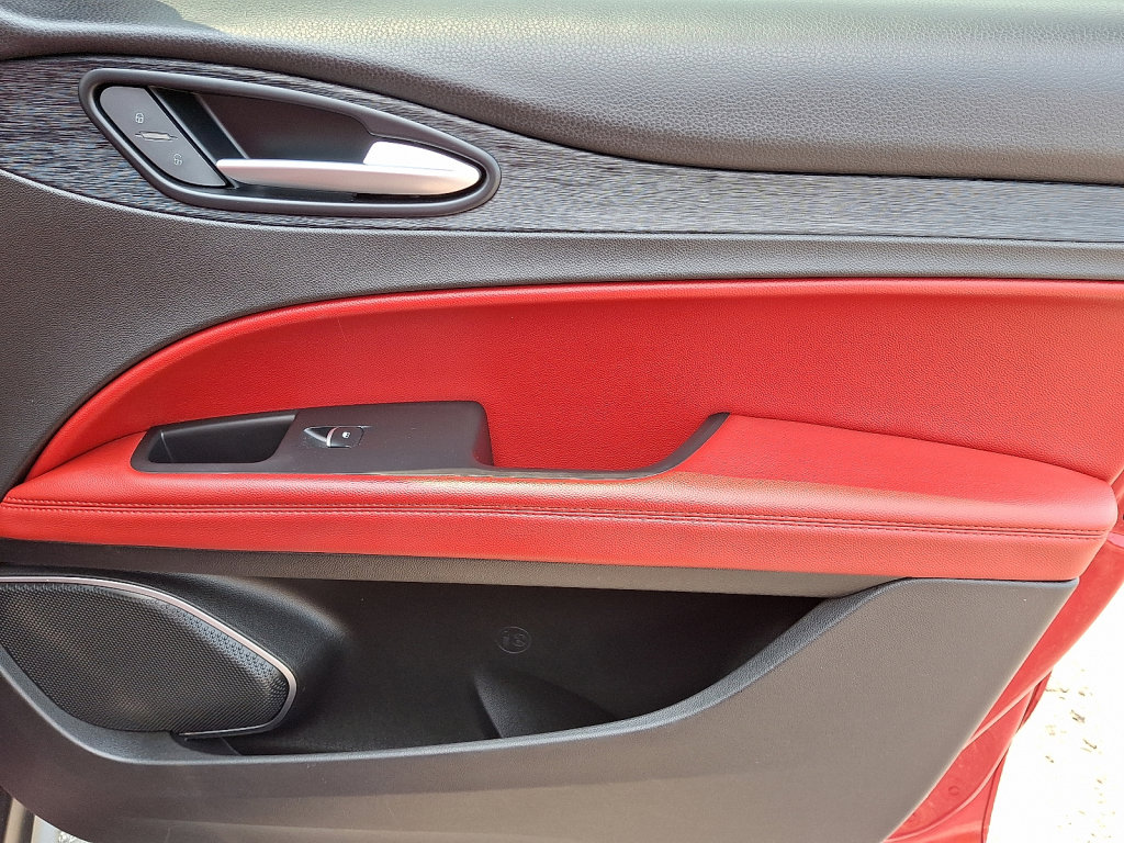 Used 2020 Alfa Romeo Stelvio image 10