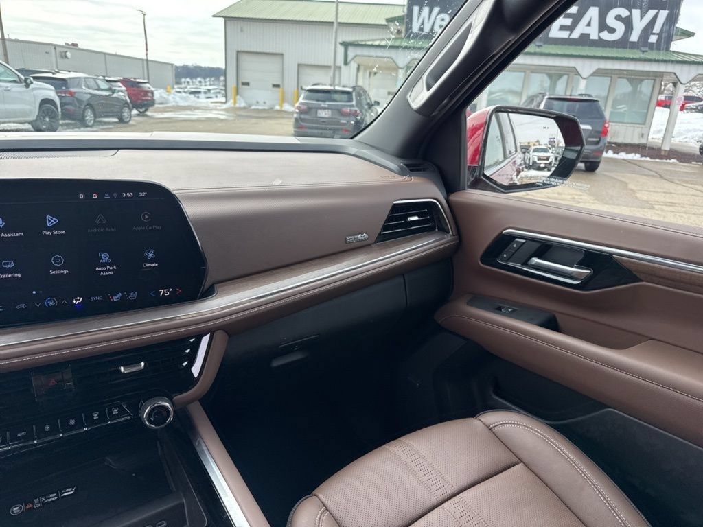 Used 2025 Chevrolet Suburban High Country AWD/4WD image 40