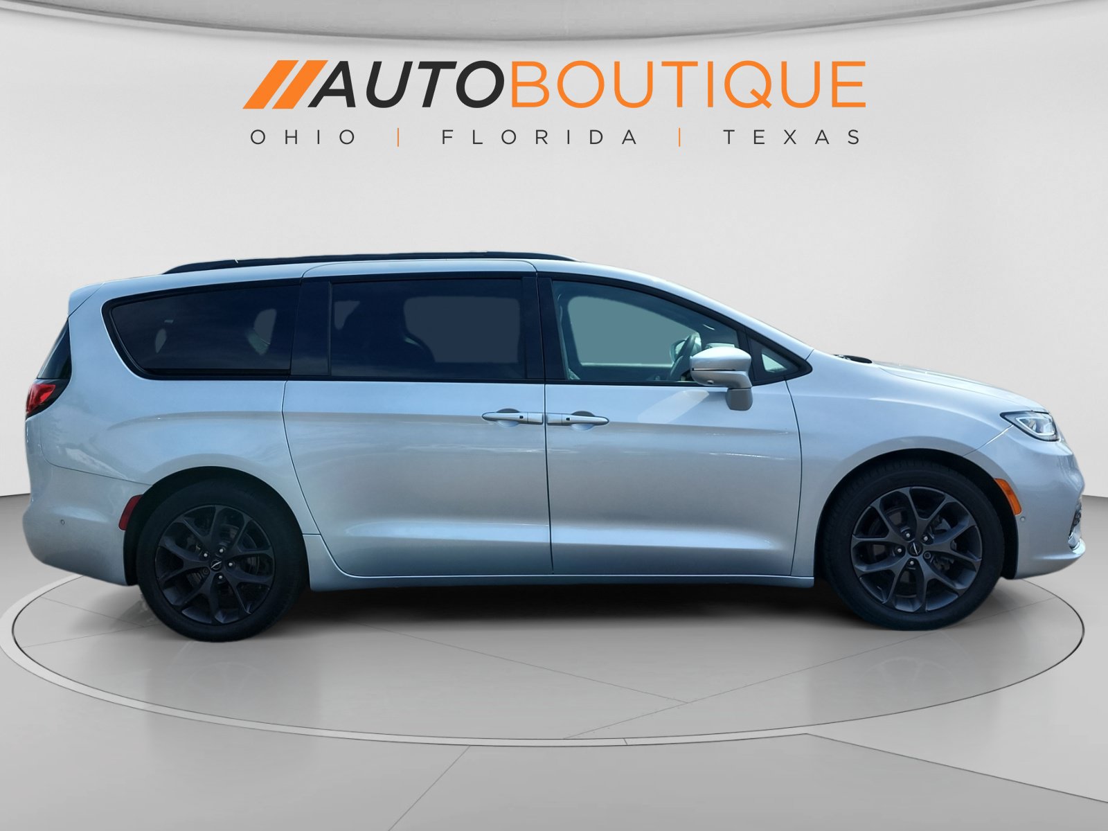 Used 2022 Chrysler Pacifica Limited w/ S Appearance Package FWD image 6