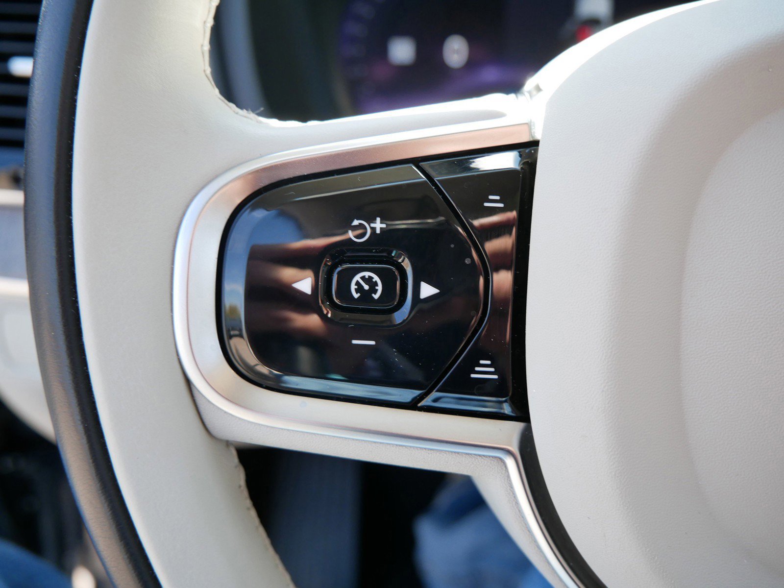 Certified 2023 Volvo XC90 B6 Ultimate AWD/4WD image 26