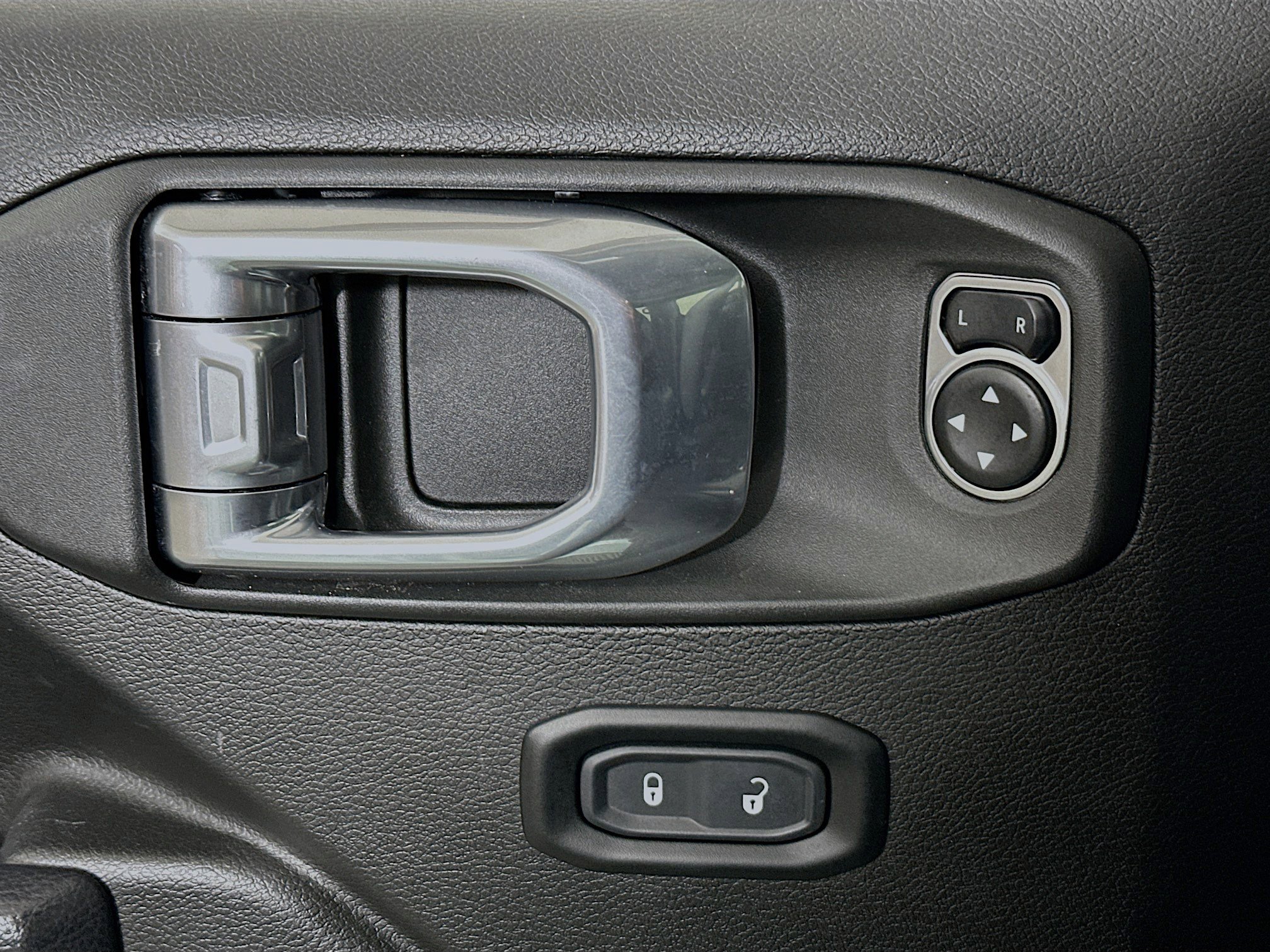 Used 2024 Jeep Wrangler Sport S image 14