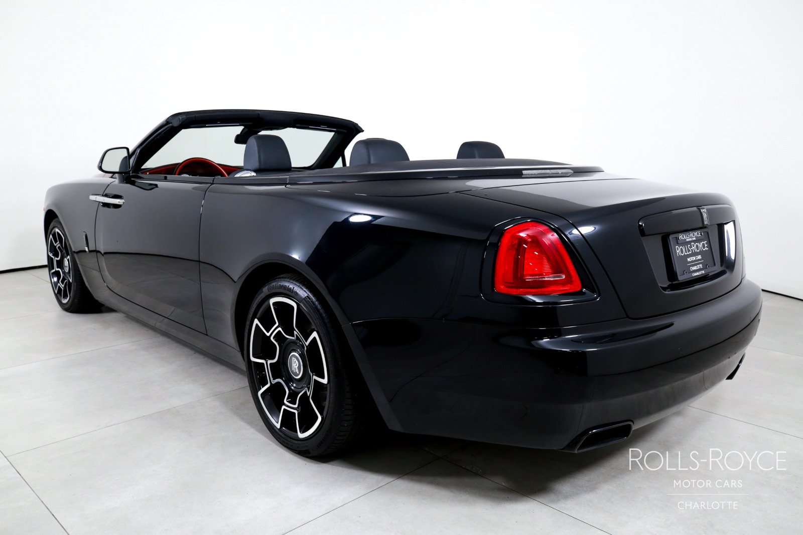 Used 2019 Rolls-Royce Dawn RWD image 9