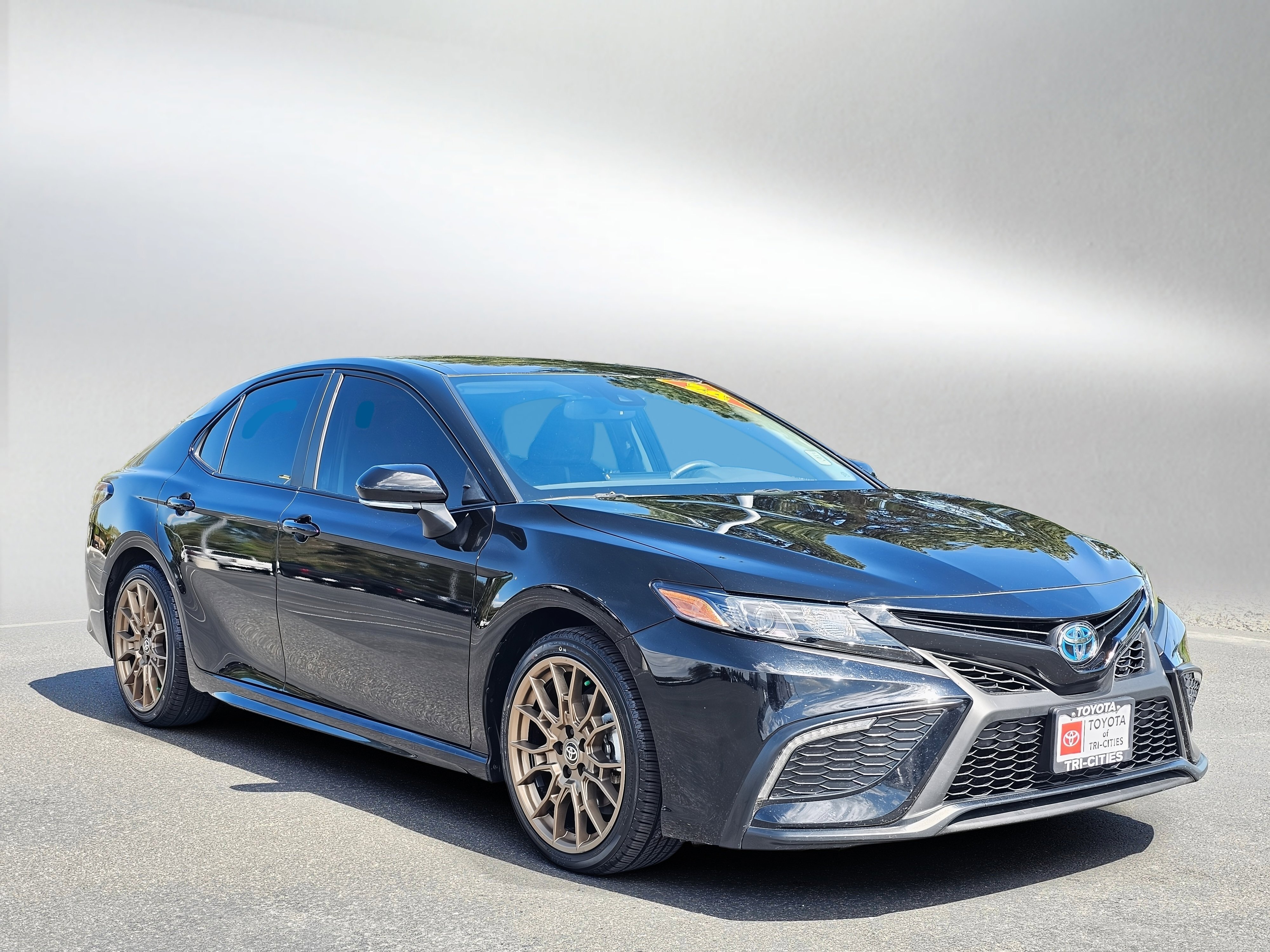 Used 2024 Toyota Camry SE w/ Convenience Package FWD image 7