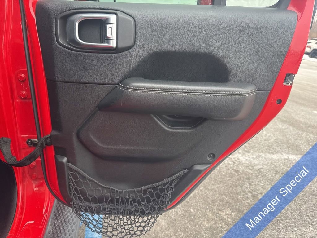 Used 2018 Jeep Wrangler Unlimited Sahara image 30