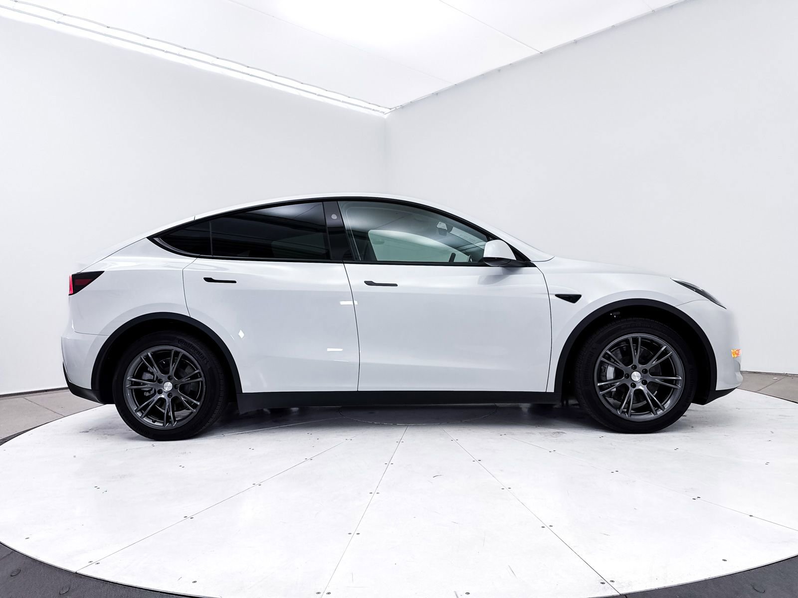 Used 2024 Tesla Model Y Long Range image 38