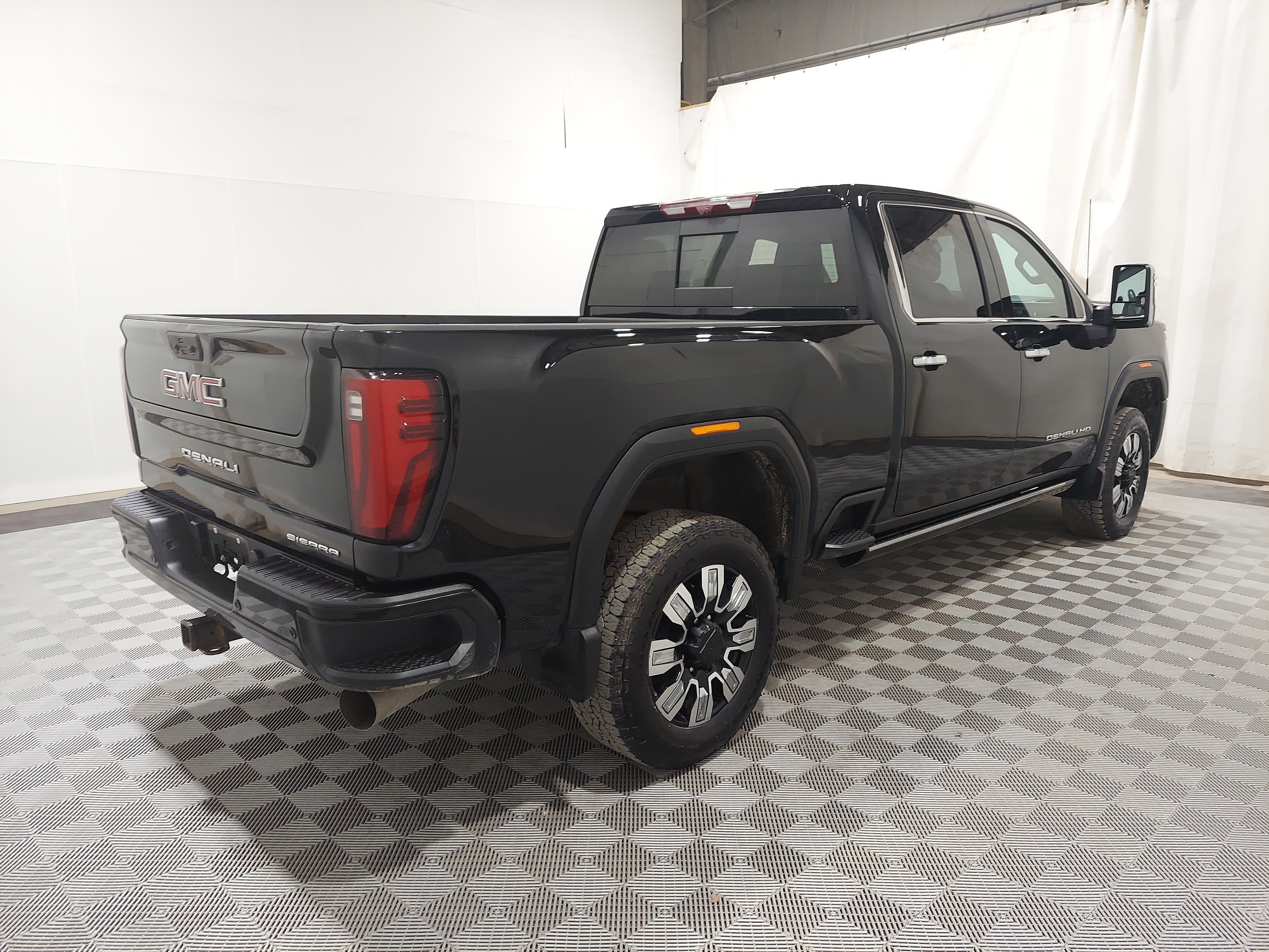 Used 2024 GMC Sierra 2500 Denali w/ Denali Reserve Package AWD/4WD image 3