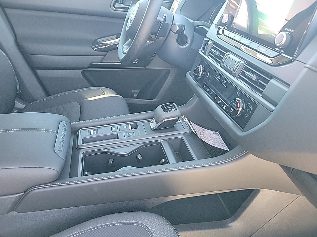 New 2025 Nissan Pathfinder S image 46