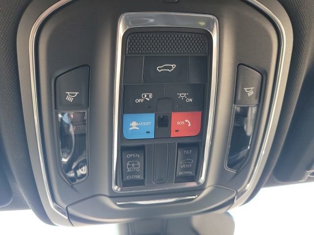 New 2025 Jeep Grand Cherokee Laredo image 14