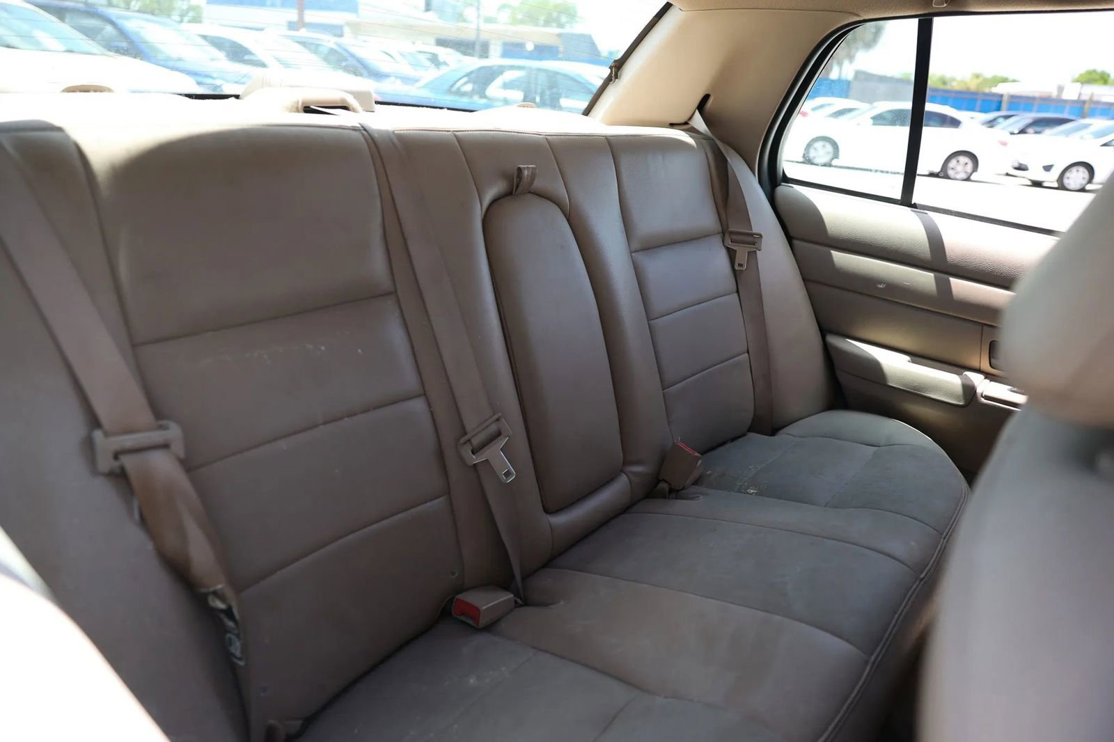 Used 2004 Ford Crown Victoria LX RWD image 17