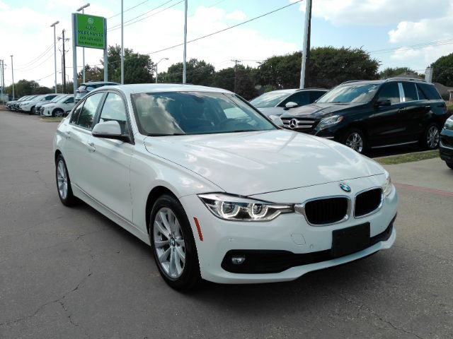 Used 2018 BMW 320i Sedan RWD image 4