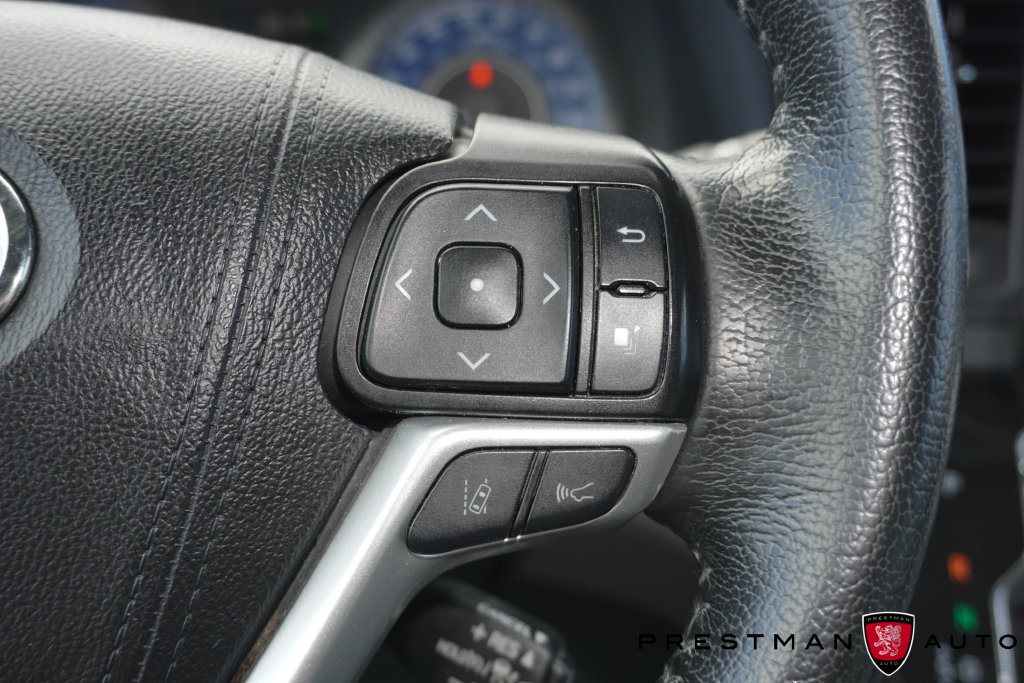 Used 2020 Toyota Sienna XLE w/ XLE Navigation Package FWD image 28