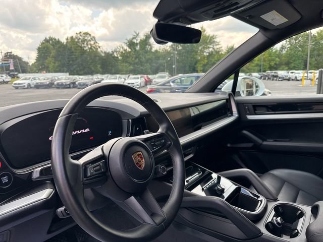 Used 2024 Porsche Cayenne image 7