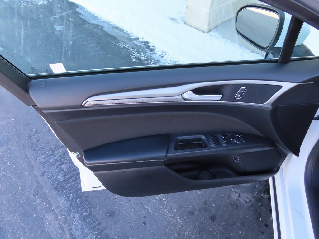 Used 2019 Ford Fusion SE image 26